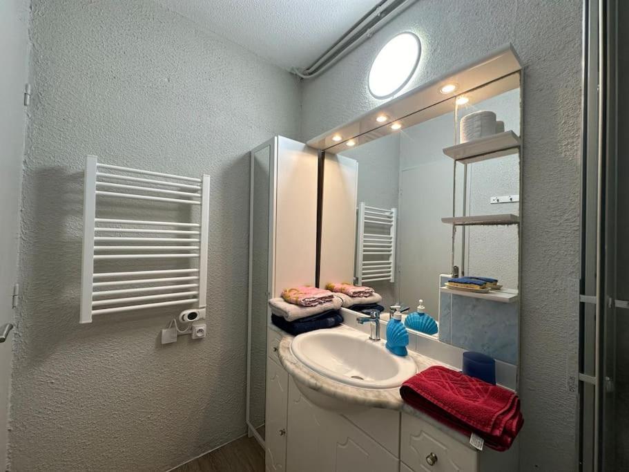 Fonctionnel - 2 Chambres - Bien Situe A 300M De La Plage - Parking Prive De Juin A Sept 카네트 외부 사진